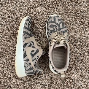 Nike Roshe desert camo womens 5.5
